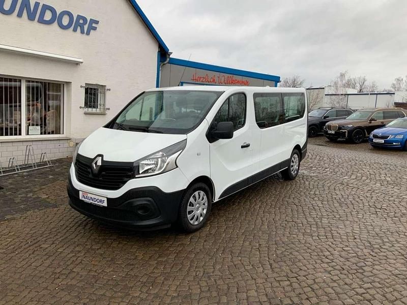 Second-hand Renault Trafic Expression 121 CP (88 kW) 2019 Alb Monovolum