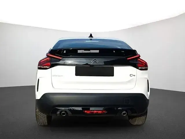Używany Citroën C4 Feel 131 KM (96 kW) 2023 Biały SUV