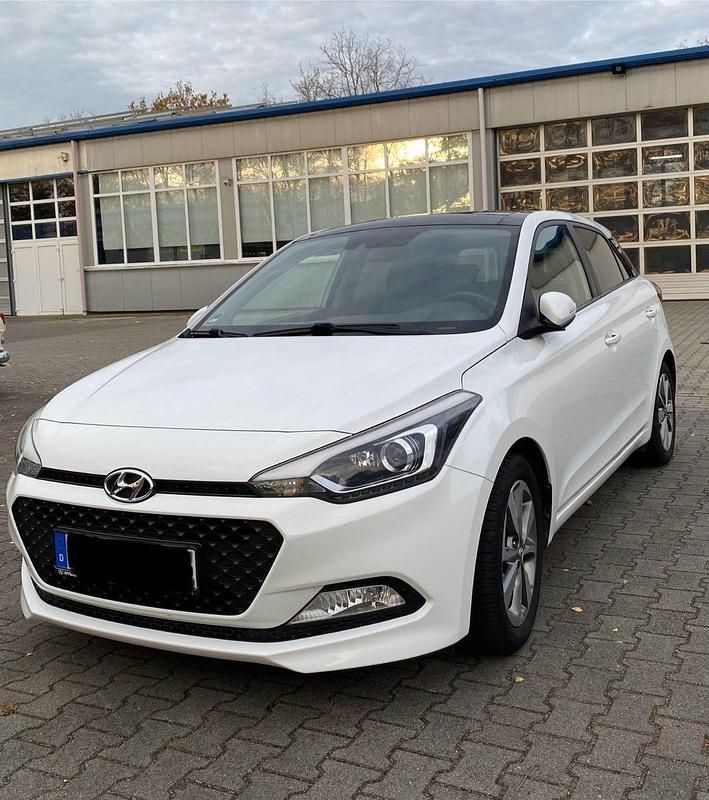 Gebraucht Hyundai i20 Intro Edition 84 PS (61 kW) 2015 Weiß Kleinwagen