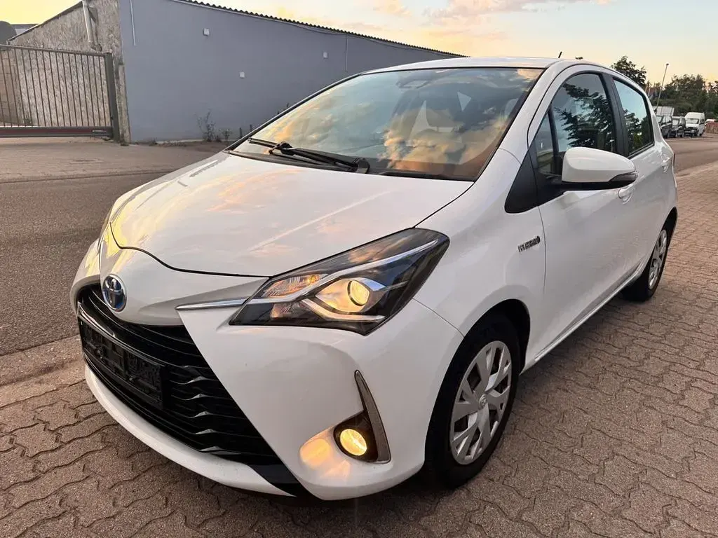 Gebraucht Toyota Yaris 101 PS (74 kW) 2019 Weiß Limousine