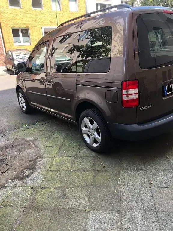 Gebraucht VW Caddy Highline 140 PS (102 kW) 2011 Braun Van / Kleinbus