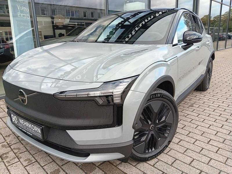 Weiß Neu 2025 Volvo EX30 CC Performance SUV | 52.900 € (Etwas zu teuer) - Bild 1/4