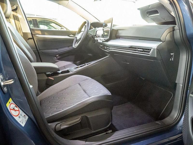 Gebraucht VW Golf VIII Goal 150 PS (110 kW) 2025 Blau / anemonenblau Limousine