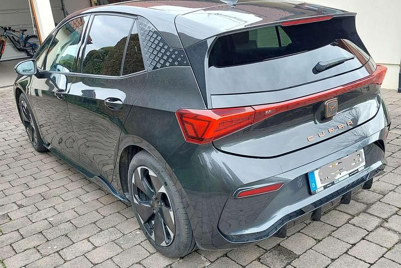 Second-hand Cupra Born 150 kW (204 CP) 2022 Negru Hatchback