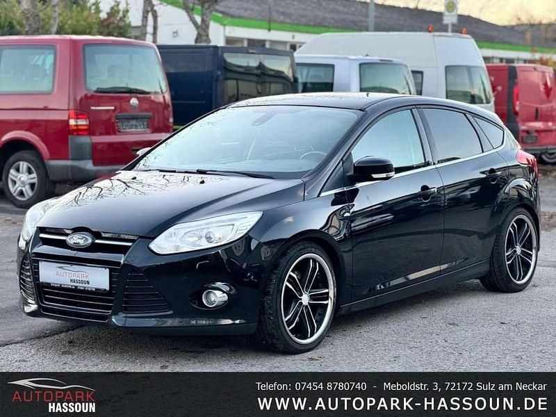 Pantherschwarz Gebraucht 2011 Ford Focus Titanium Limousine | 2.999 € (Superpreis) - Bild 1/4
