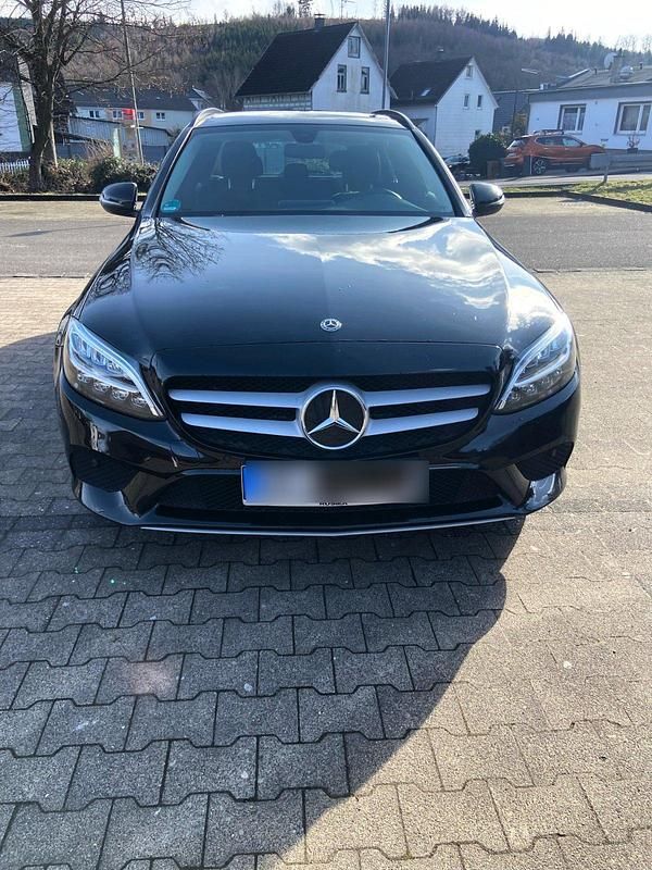 Gebraucht Mercedes C180 156 PS (114 kW) 2019 Schwarz Kombi