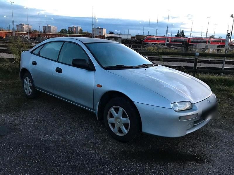 Gebraucht Mazda 323F 88 PS (64 kW) 1997 Silber Limousine