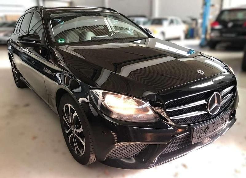 Gebraucht Mercedes C200 Avantgarde 160 PS (117 kW) 2021 Schwarz/baltic black Kombi