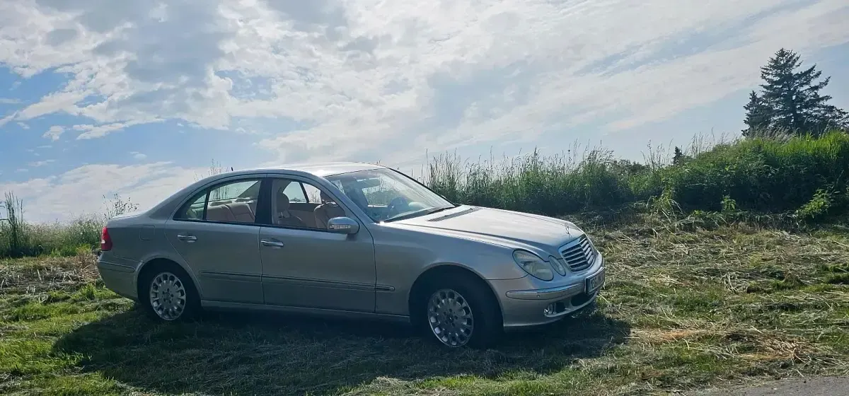 Gebraucht Mercedes E200 163 PS (119 kW) 2003 Silber Limousine