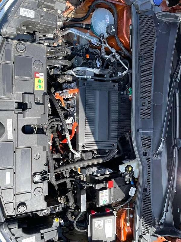 Gebraucht Citroën e-C4 Feel 100 kW (136 PS) 2022 Orange Limousine