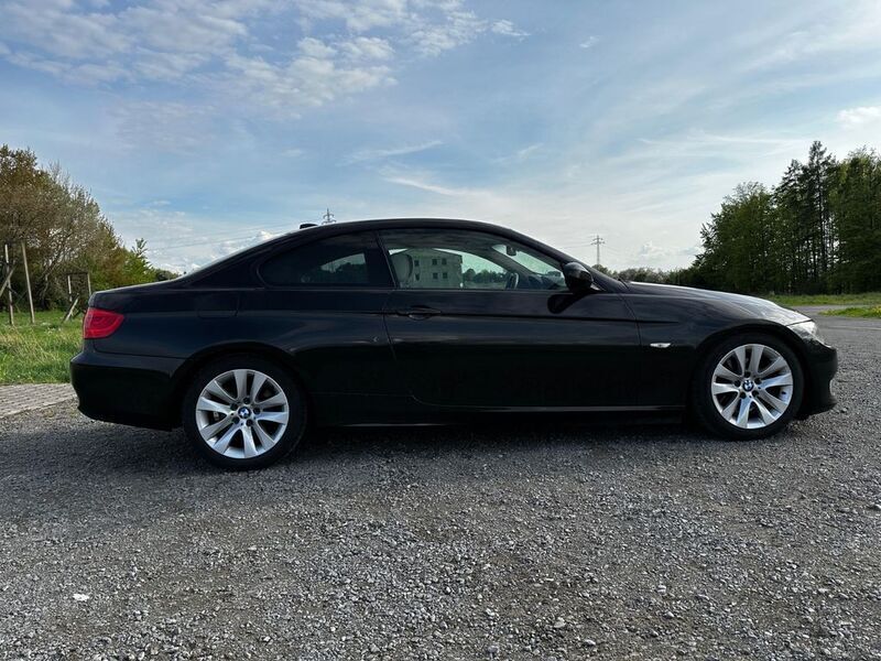 Schwarz Gebraucht 2010 BMW 320 Efficient Dynamics Coupé | 8.699 € (Teuer) - Bild 1/4