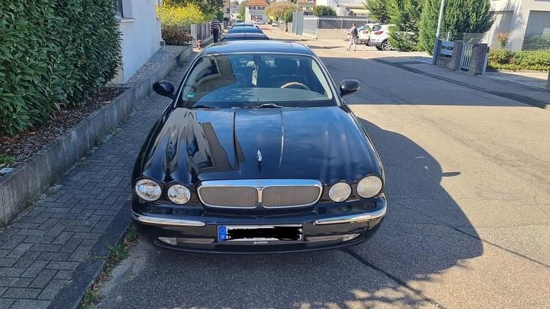 Schwarz Gebraucht 2003 Jaguar XJ8 Limousine | 2.999 € (Fairer Preis) - Bild 1/4
