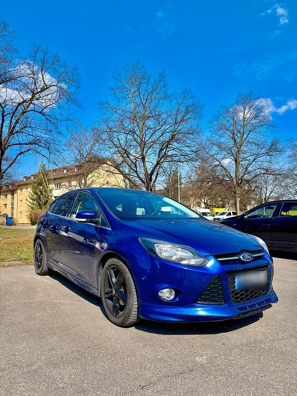 Gebraucht Ford Focus ST-Line 125 PS (91 kW) 2014 Blau Limousine