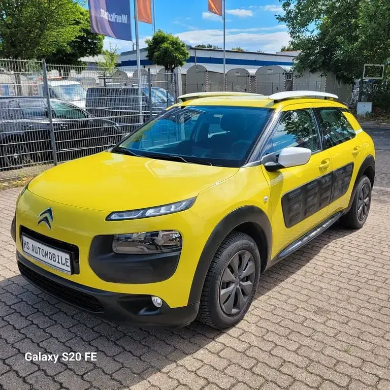 Gebraucht Citroën C4 Feel 99 PS (72 kW) 2016 Gelb Limousine