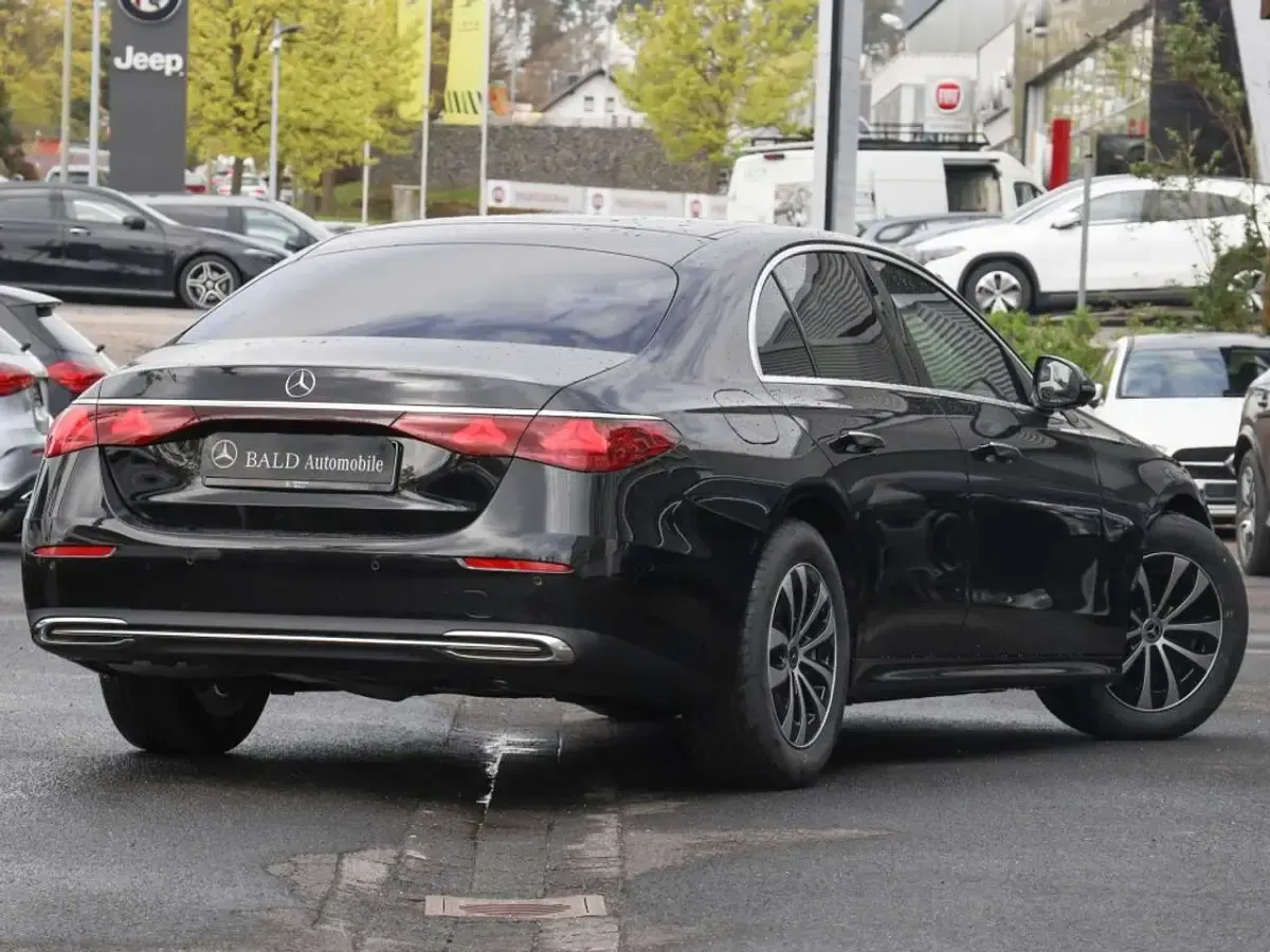 Gebraucht Mercedes E220 Avantgarde 197 PS (144 kW) 2025 Schwarz metalliclack obsidians Limousine