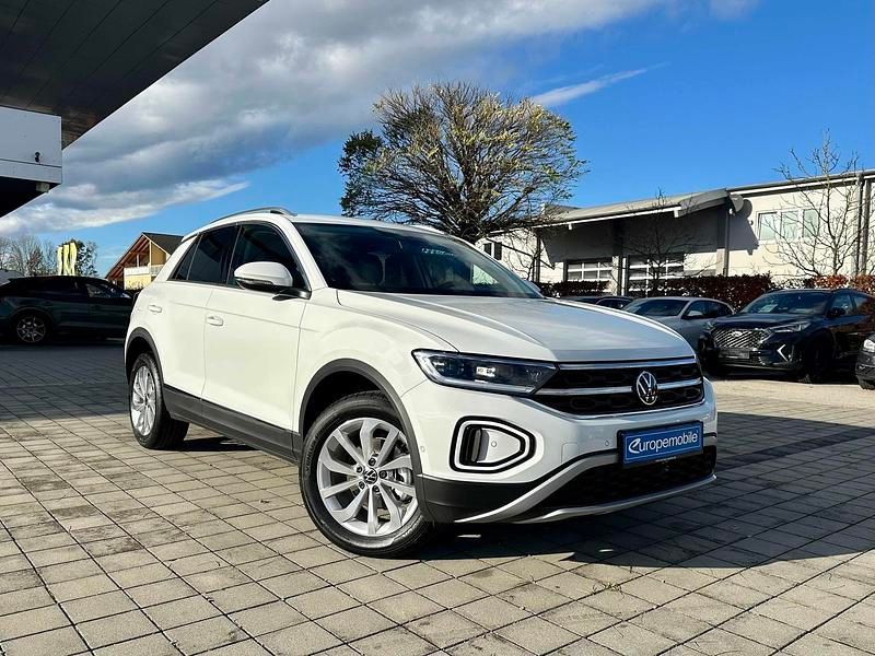 Pure white/weiß Gebraucht 2023 VW T-Roc Style SUV | 26.990 € (Guter Preis) - Bild 1/4