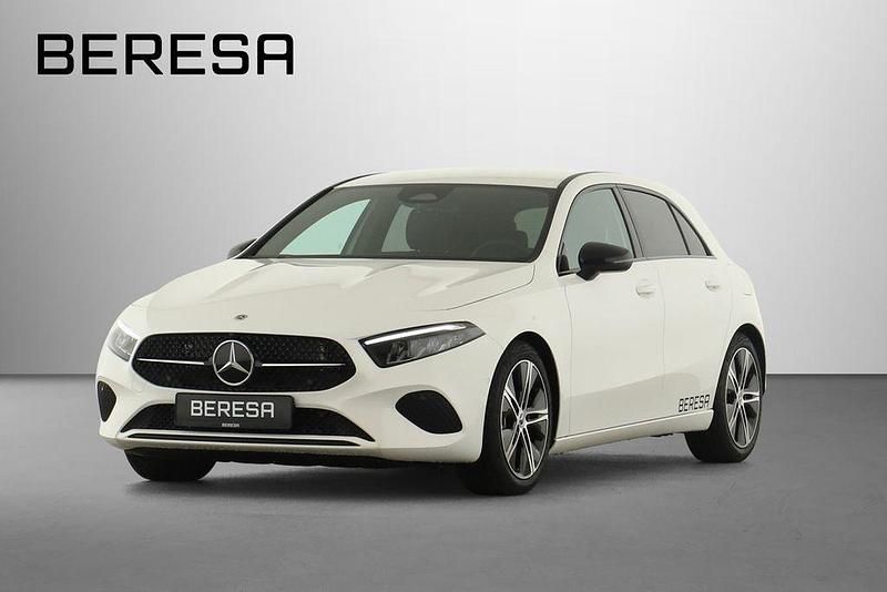 Polarweiß Gebraucht 2024 Mercedes A200 Progressive Limousine | 31.150 € (Fairer Preis) - Bild 1/4