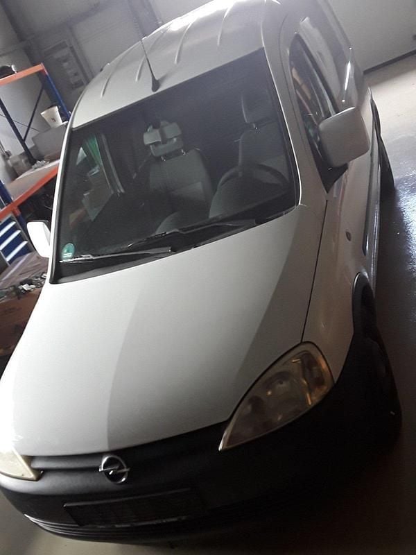 Weiß Gebraucht 2010 Opel Combo Limousine | 1.500 € (Guter Preis) - Bild 1/4