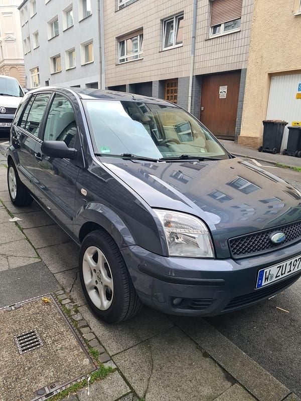 Blau Gebraucht 2003 Ford Fusion Kleinwagen | 2.200 € (Fairer Preis) - Bild 1/4