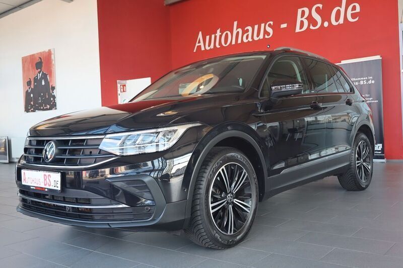 Schwarz Gebraucht 2022 VW Tiguan Active SUV | 25.890 € (Guter Preis) - Bild 1/4