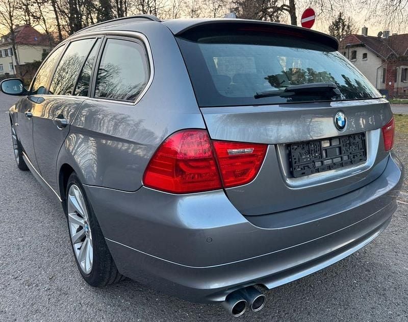 Gebraucht BMW 325 Sport Line 204 PS (150 kW) 2012 Grau Limousine