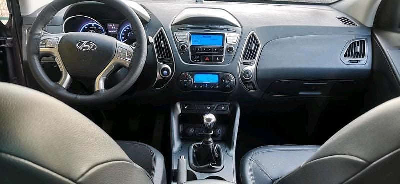 Grau Gebraucht 2011 Hyundai ix35 SUV | 6.850 € (Superpreis) - Bild 1/4