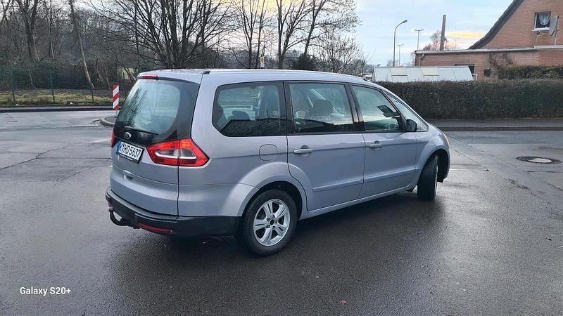 Grau Gebraucht 2013 Ford Galaxy Van / Kleinbus | 5.800 € (Fairer Preis) - Bild 1/4