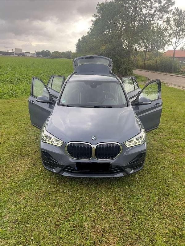 Grau Gebraucht 2021 BMW X1 Sport Line SUV | 23.899 € (Guter Preis) - Bild 1/4
