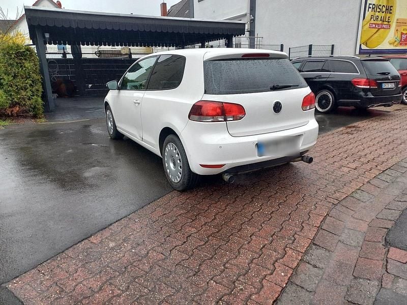 Gebraucht VW Golf VI 86 PS (63 kW) 2011 Weiß Kleinwagen