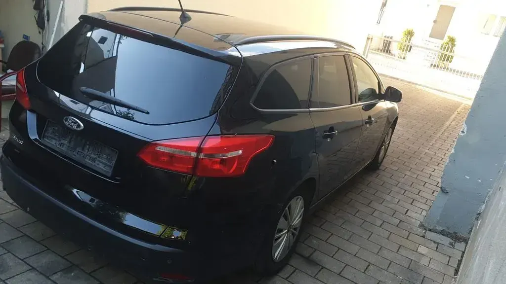 Gebraucht Ford Focus 120 PS (88 kW) 2015 Schwarz Limousine