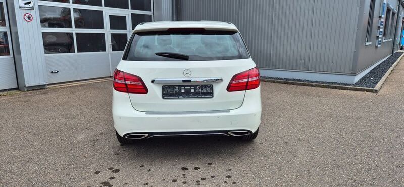 Gebraucht Mercedes B200 156 PS (114 kW) 2017 Weiß Van / Kleinbus