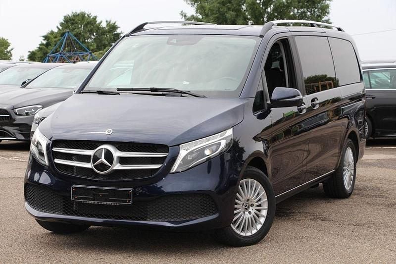Blau Gebraucht 2022 Mercedes V220 Edition Van / Kleinbus | 46.890 € (Superpreis) - Bild 1/4