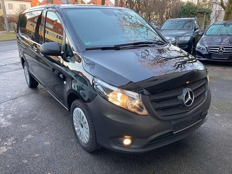 Gebraucht Mercedes Vito 163 PS (119 kW) 2022 Obsidianschwarz metallic Van
