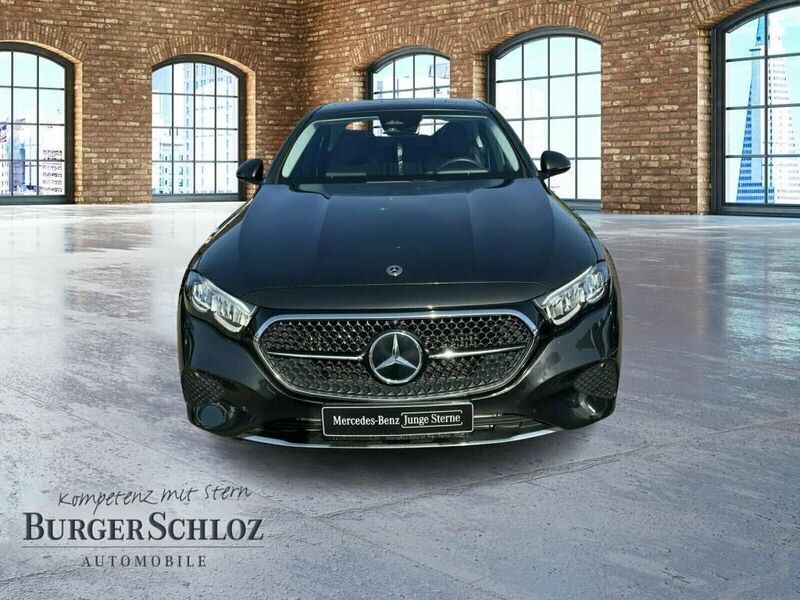 Gebraucht Mercedes E200 Avantgarde 204 PS (150 kW) 2023 Metalliclack graphitgrau Limousine
