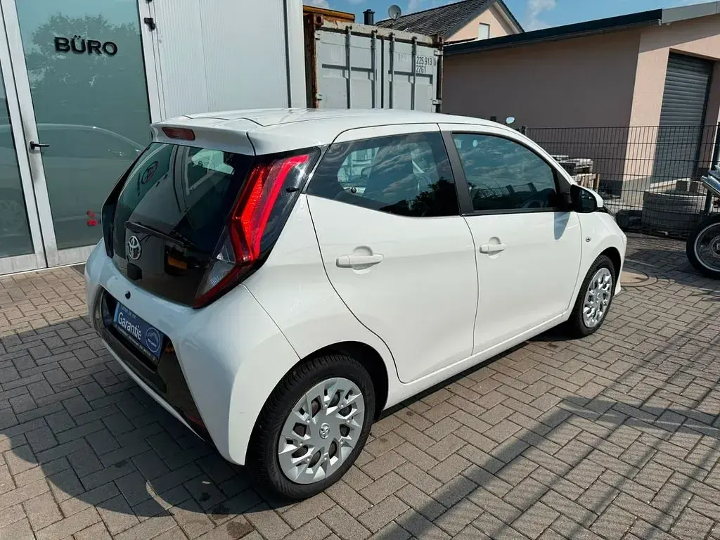 Gebraucht Toyota Aygo X-play 72 PS (52 kW) 2018 Weiß Kleinwagen