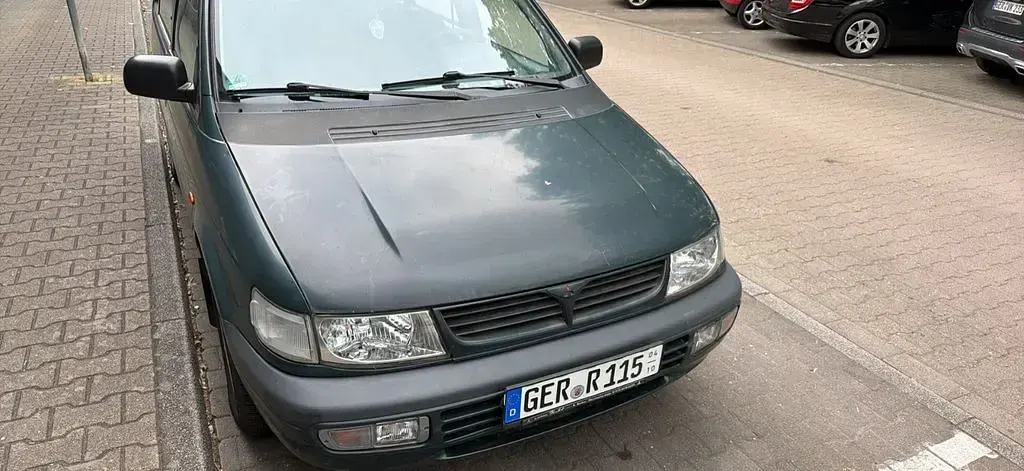 Gebraucht Mitsubishi Space Runner 122 PS (89 kW) 1997 Grün Van / Kleinbus
