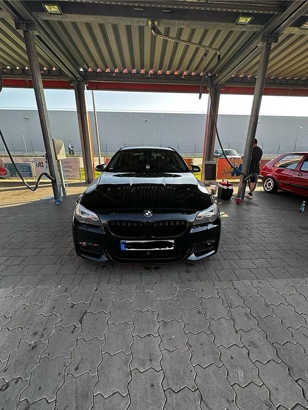 Schwarz Gebraucht 2011 BMW 525 M Sport Kombi | 13.999 € (Teuer) - Bild 1/4