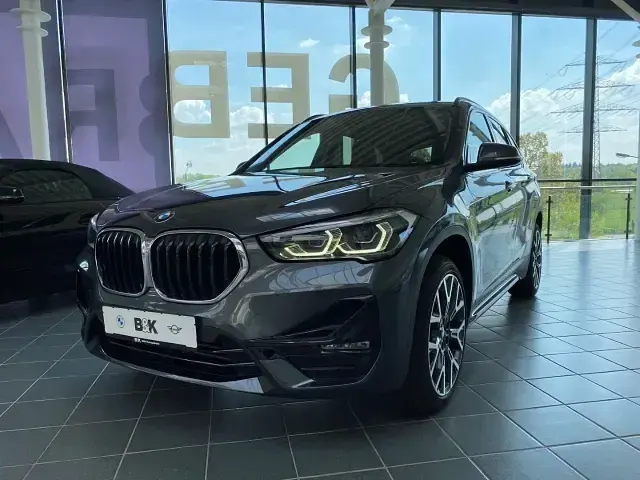 Gebraucht BMW X1 Sport Line 190 PS (139 kW) 2022 Grau SUV
