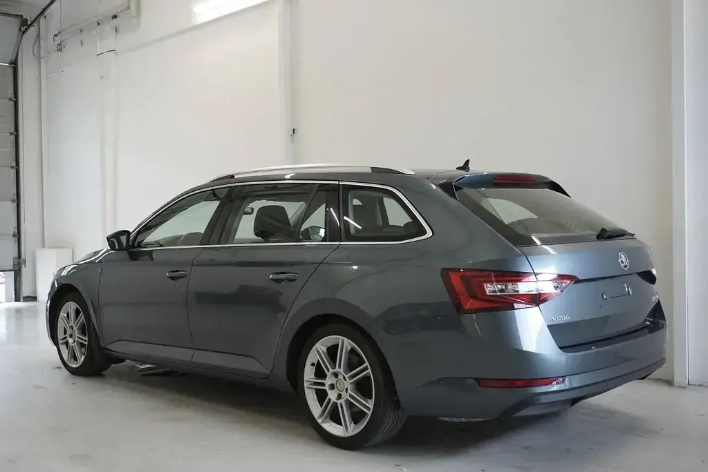 Gebraucht Skoda Superb Style 150 PS (110 kW) 2019 Grau Limousine