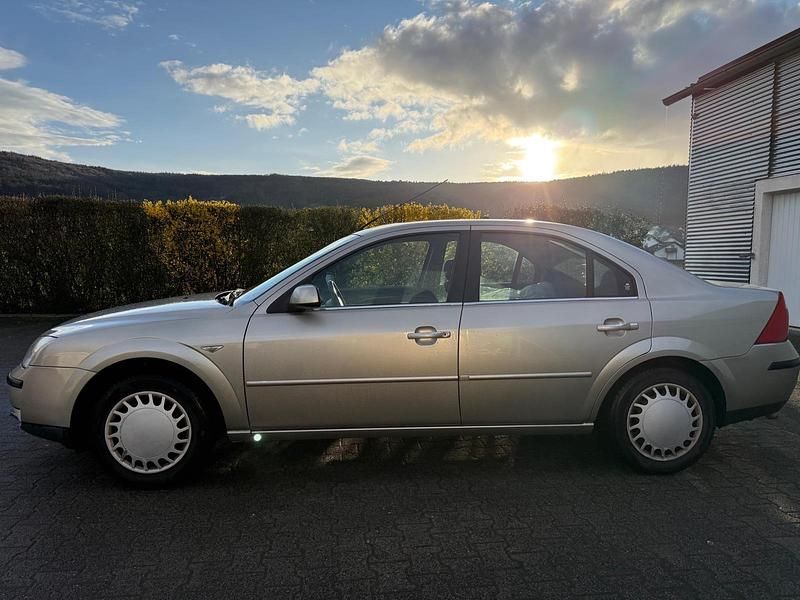 Gebraucht Ford Mondeo 145 PS (106 kW) 2004 Andere farben Limousine