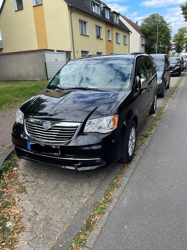 Schwarz Gebraucht 2013 Lancia Voyager Van / Kleinbus | 6.000 € (Guter Preis) - Bild 1/4