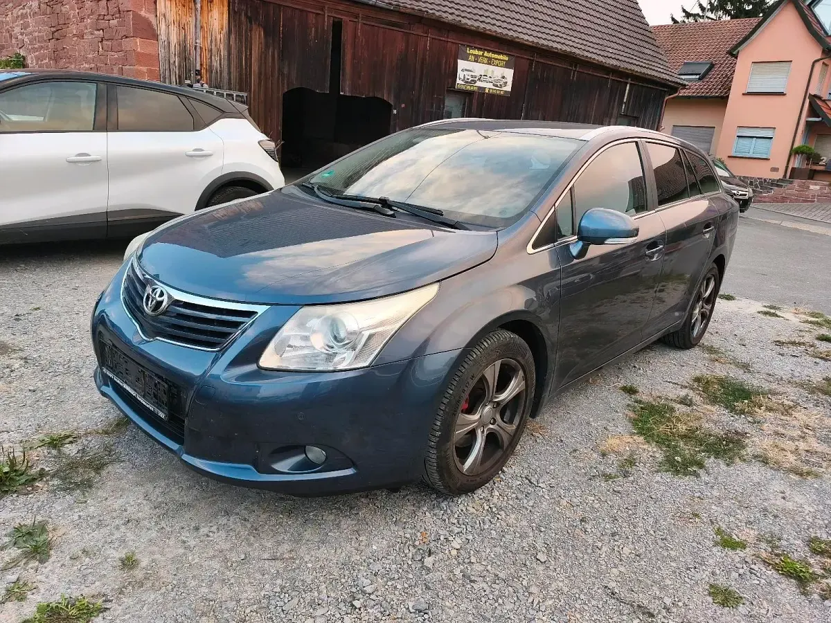 Gebraucht Toyota Avensis 150 PS (110 kW) 2011 Grau Kombi