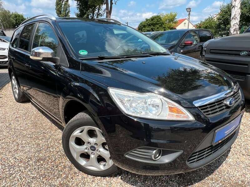 Schwarz Gebraucht 2010 Ford Focus Viva Kombi | 4.790 € - Bild 1/4