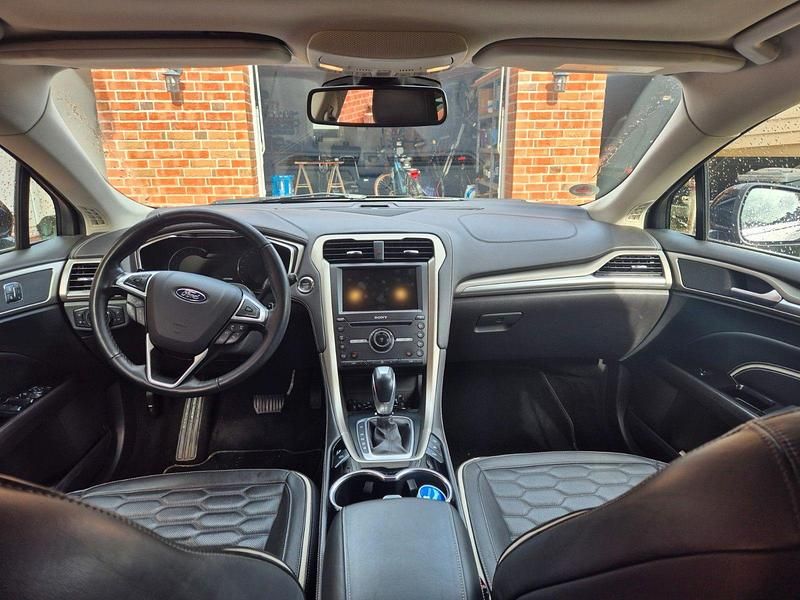Gebraucht Ford Mondeo Vignale 210 PS (154 kW) 2016 Schwarz Kombi