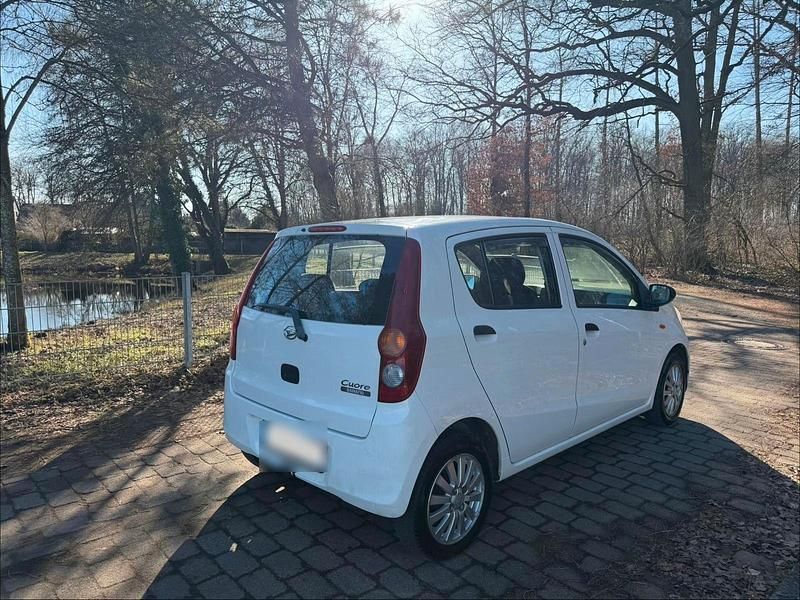 Gebraucht Daihatsu Cuore 69 PS (50 kW) 2012 Weiß Kleinwagen