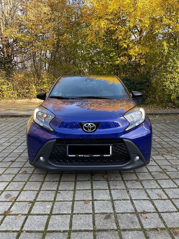 Blau Gebraucht 2022 Toyota Aygo Pulse Kleinwagen | 15.800 € (Fairer Preis) - Bild 1/4