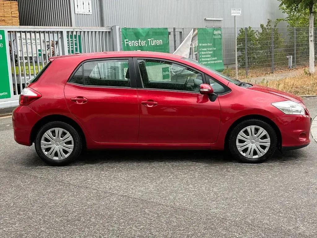 Gebraucht Toyota Auris Executive 126 PS (92 kW) 2011 Rot Kleinwagen