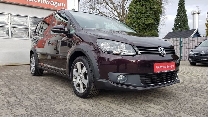 Violet Gebraucht 2013 VW Touran Cross Van / Kleinbus | 13.950 € (Teuer) - Bild 1/4