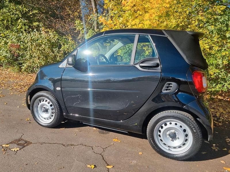 Schwarz Gebraucht 2023 Smart ForTwo Electric Drive Cabrio | 11.900 € (Fairer Preis) - Bild 1/4