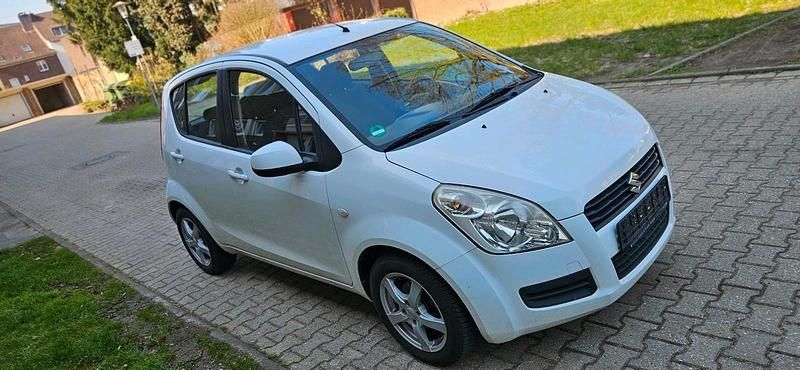 Gebraucht Suzuki Splash 77 PS (56 kW) 2011 Weiß Kleinwagen